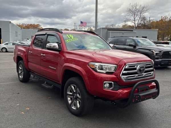 Thumbnail: 2019 Toyota Tacoma - 3