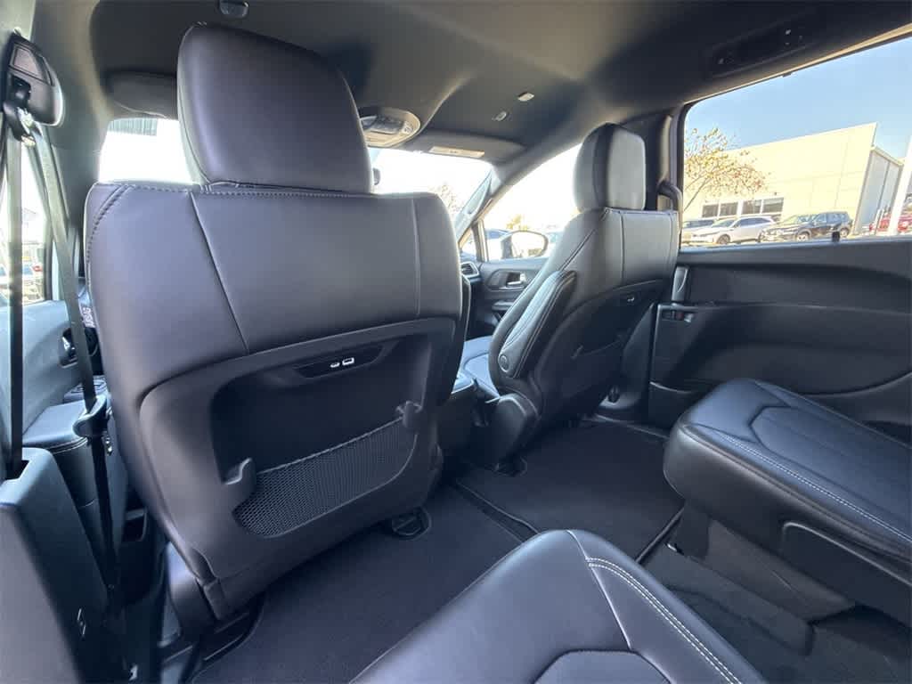 Thumbnail: 2026 Chrysler Pacifica - 10