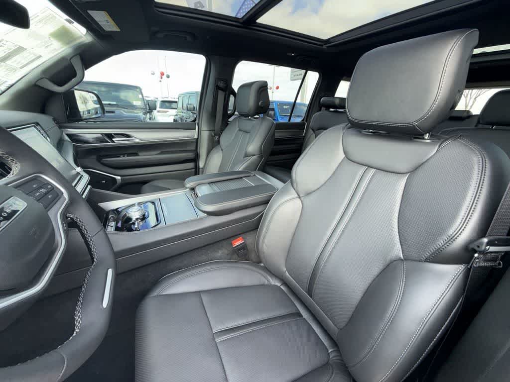 Thumbnail: 2025 Jeep Wagoneer - 11