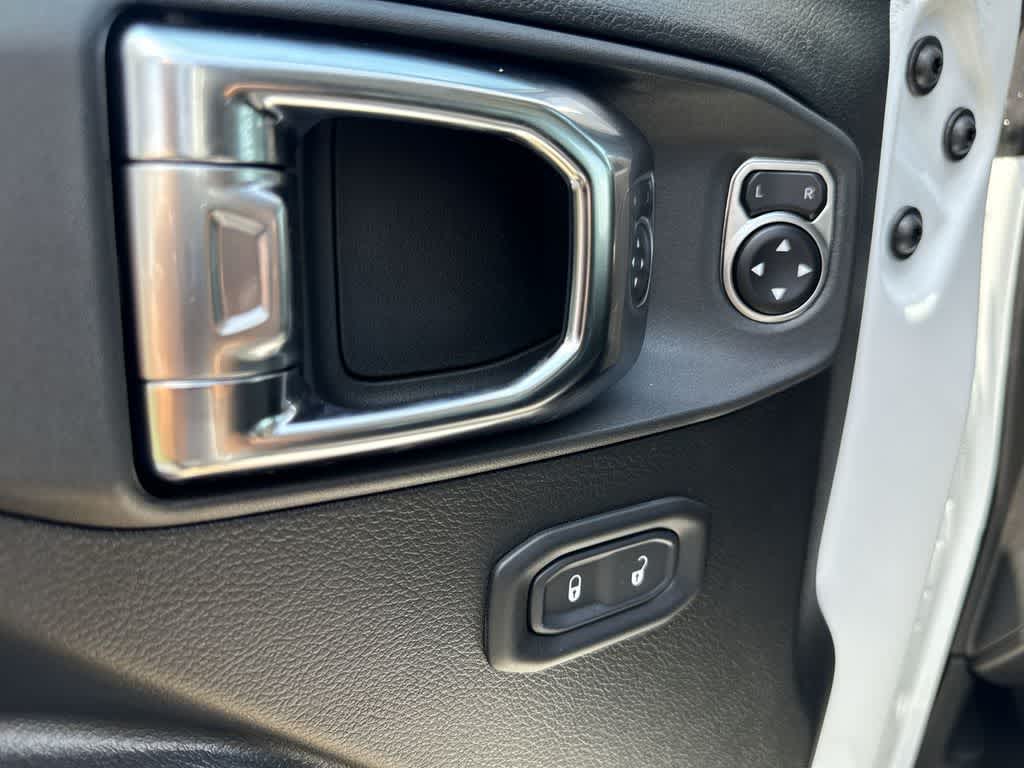 Thumbnail: 2025 Jeep Wrangler - 23