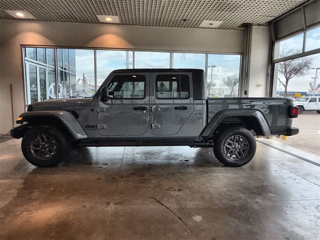 Thumbnail: 2025 Jeep Gladiator - 3