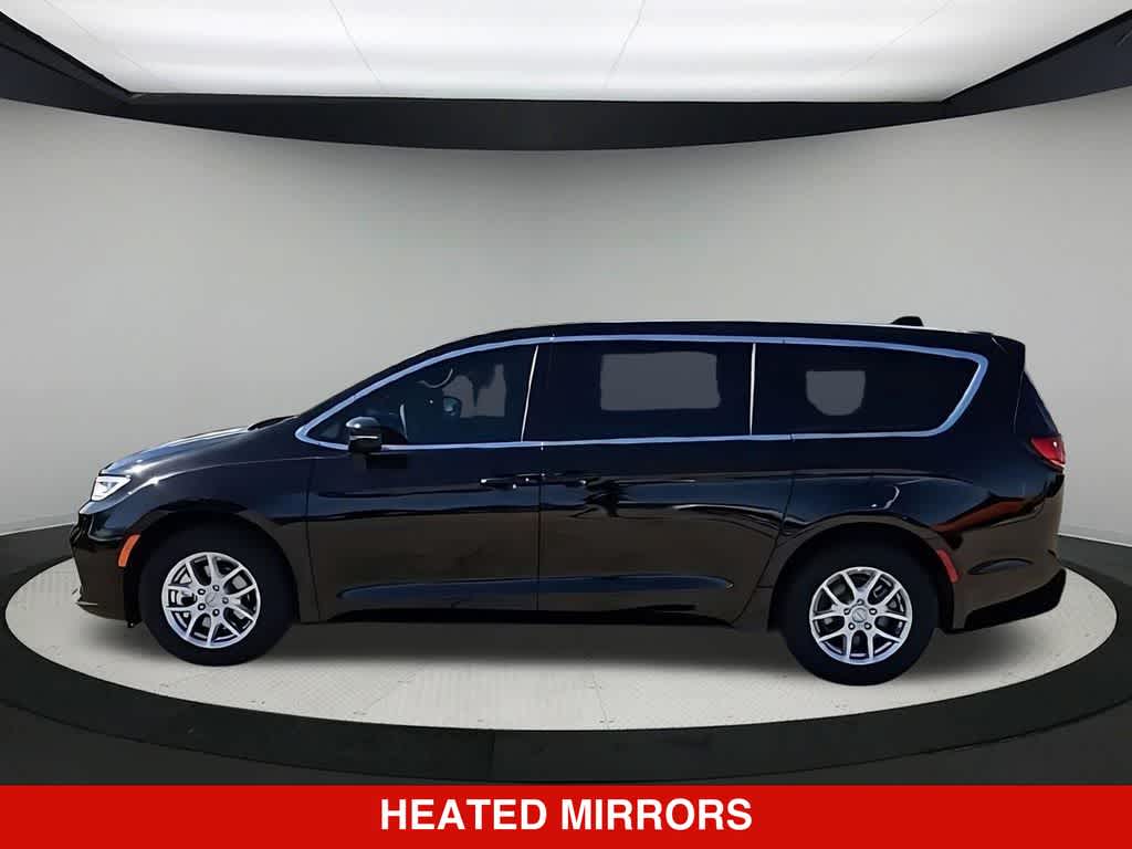 Thumbnail: 2026 Chrysler Pacifica - 5