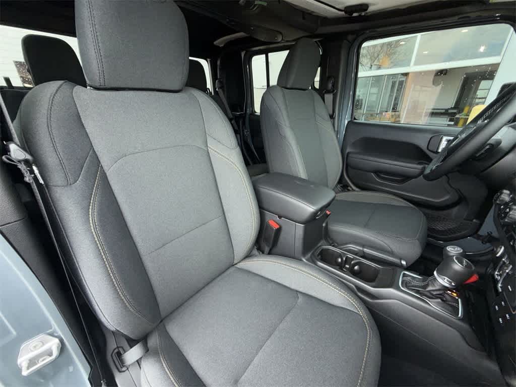 Thumbnail: 2025 Jeep Gladiator - 13