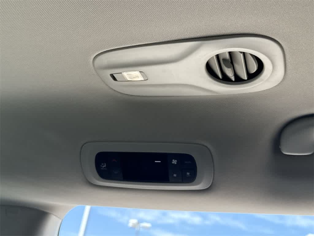 Thumbnail: 2017 Chrysler Pacifica - 22