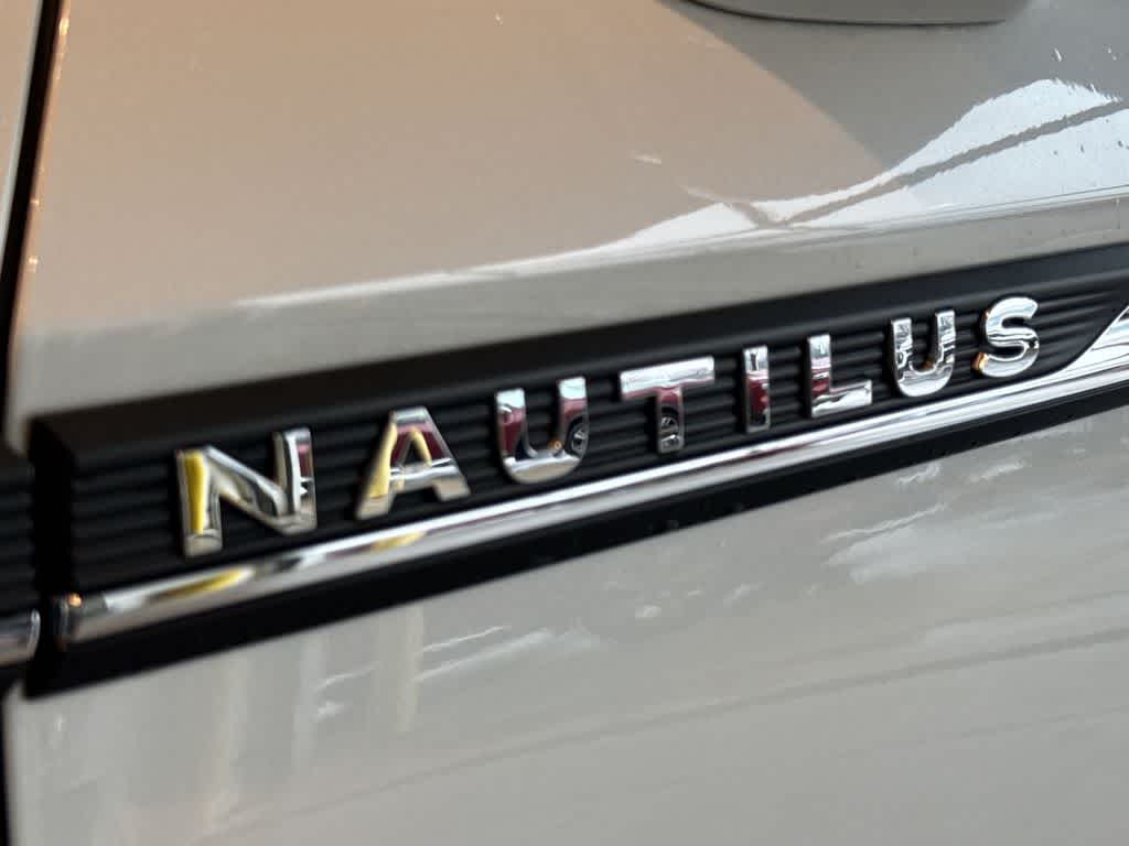 Thumbnail: 2022 Lincoln Nautilus - 7