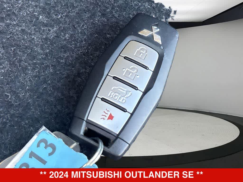 Thumbnail: 2024 Mitsubishi Outlander - 26