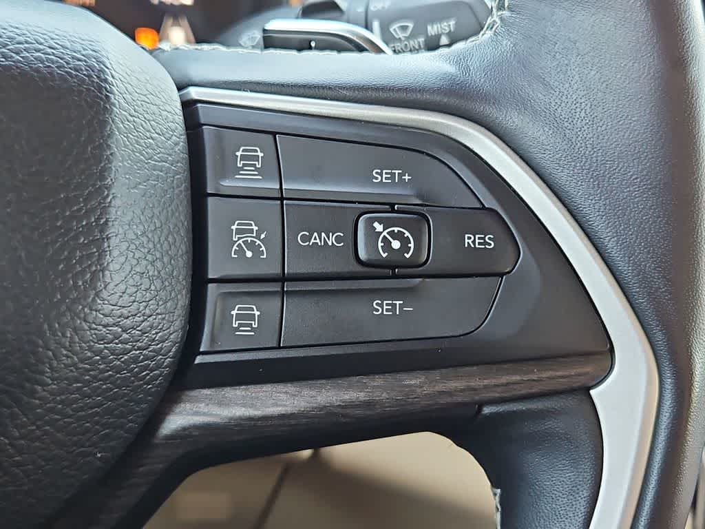 Thumbnail: 2022 Jeep Grand Cherokee - 25