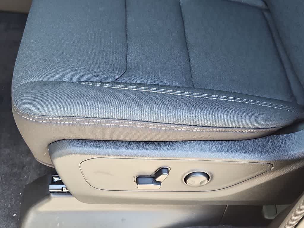 Thumbnail: 2026 RAM 1500 - 18