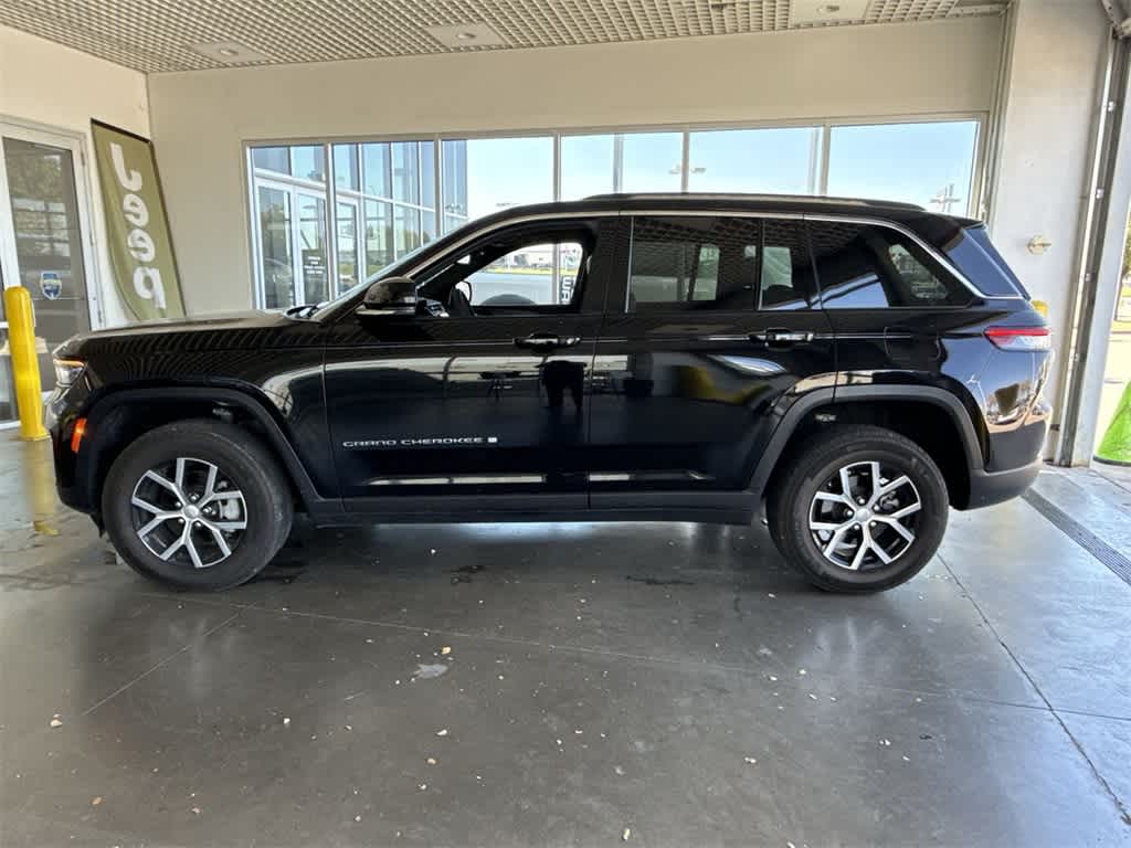 2023 Jeep Grand Cherokee Limited photo 2