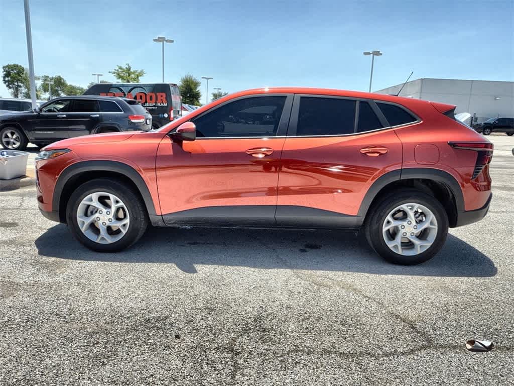 Thumbnail: 2024 Chevrolet Trax - 3