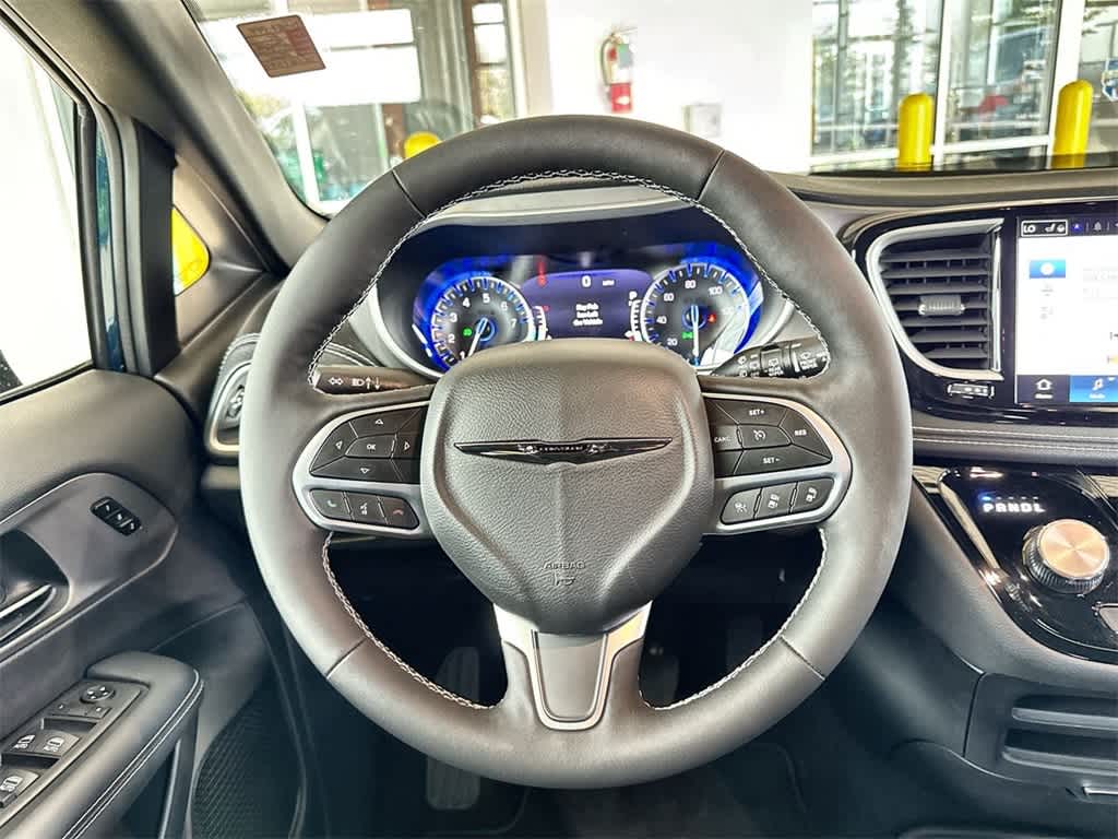 Thumbnail: 2025 Chrysler Pacifica - 19