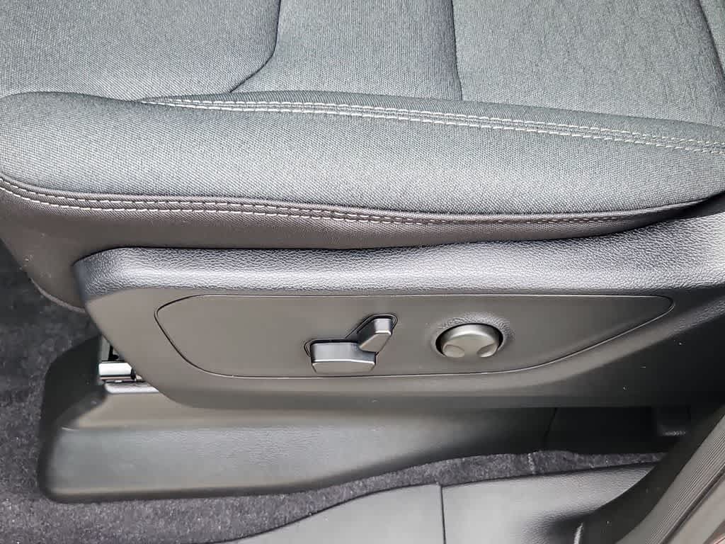 Thumbnail: 2026 RAM 1500 - 18