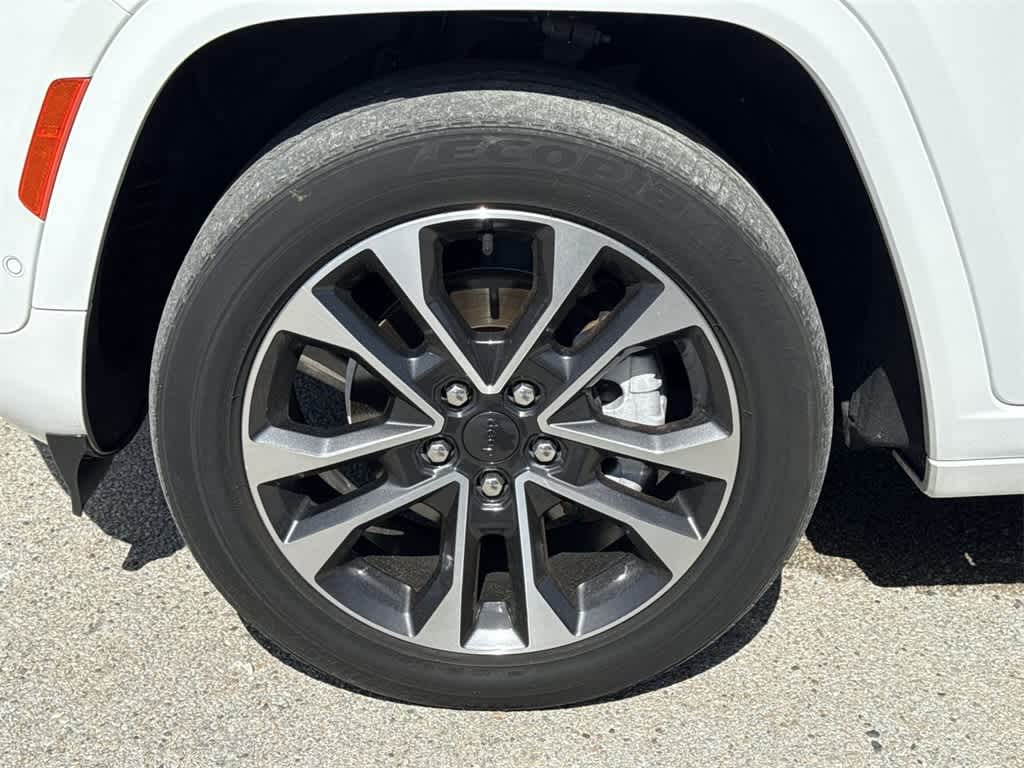 Thumbnail: 2022 Jeep Grand Cherokee - 9