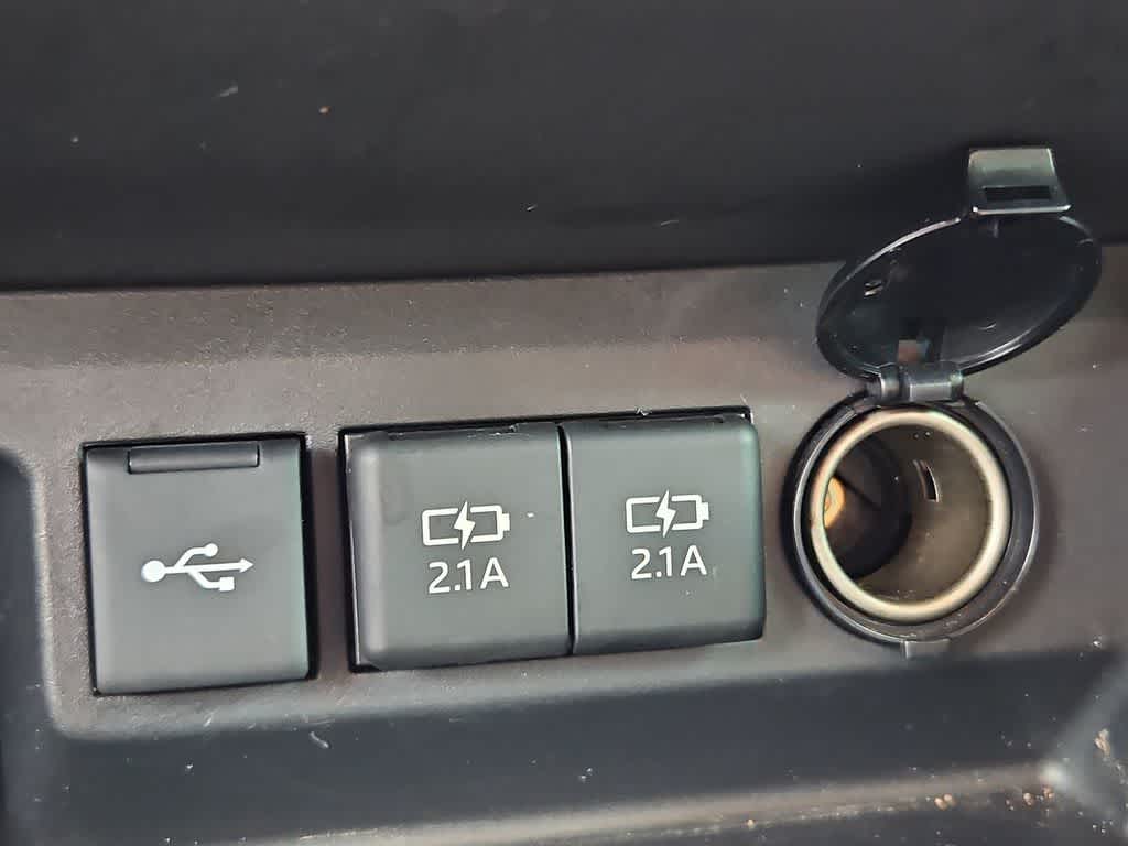 Thumbnail: 2021 Toyota Highlander - 32