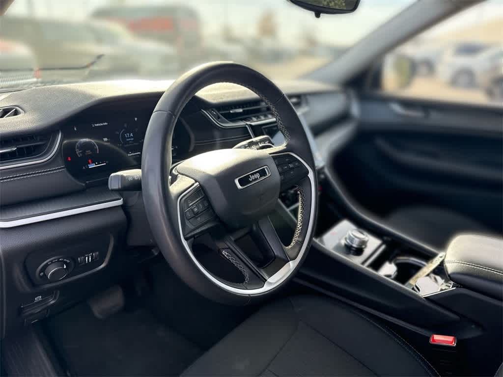 Used 2023 Jeep Grand Cherokee L L Laredo SUV