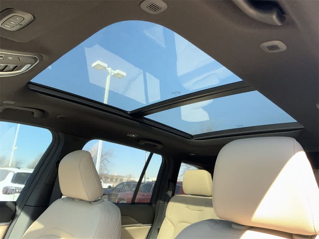 Thumbnail: 2025 Jeep Grand Cherokee - 25