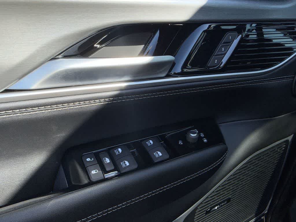 Thumbnail: 2025 Jeep Wagoneer - 26