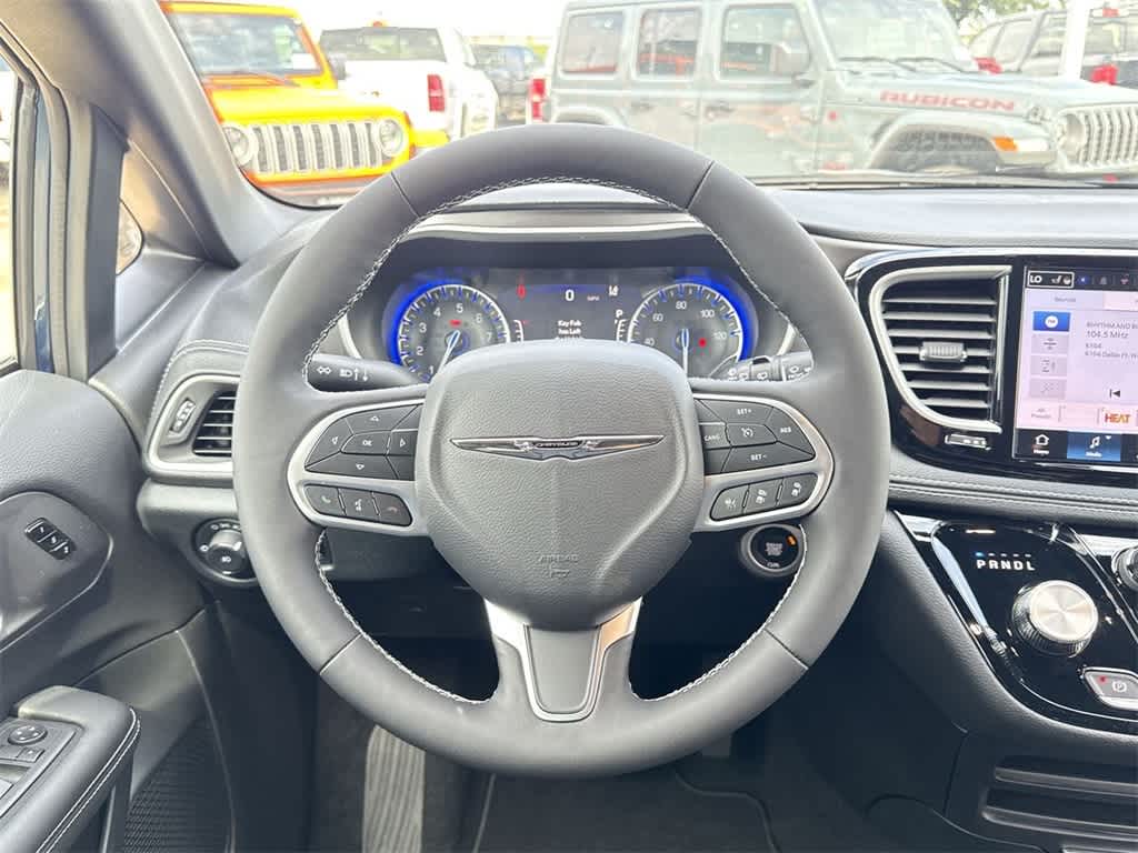 Thumbnail: 2025 Chrysler Pacifica - 18