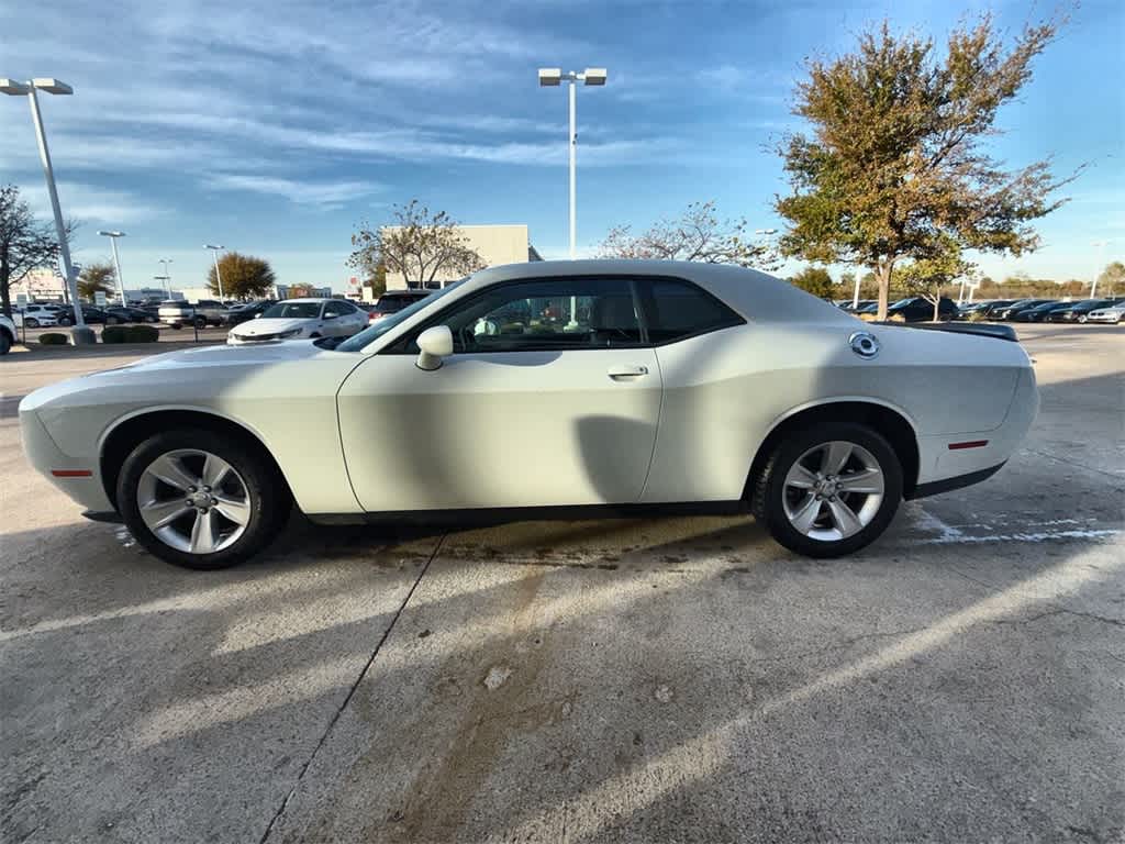 2023 Dodge Challenger SXT photo 3