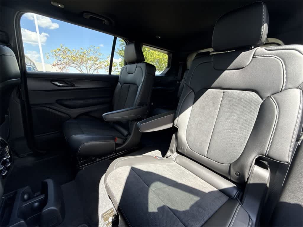 Thumbnail: 2025 Jeep Grand Cherokee L - 12