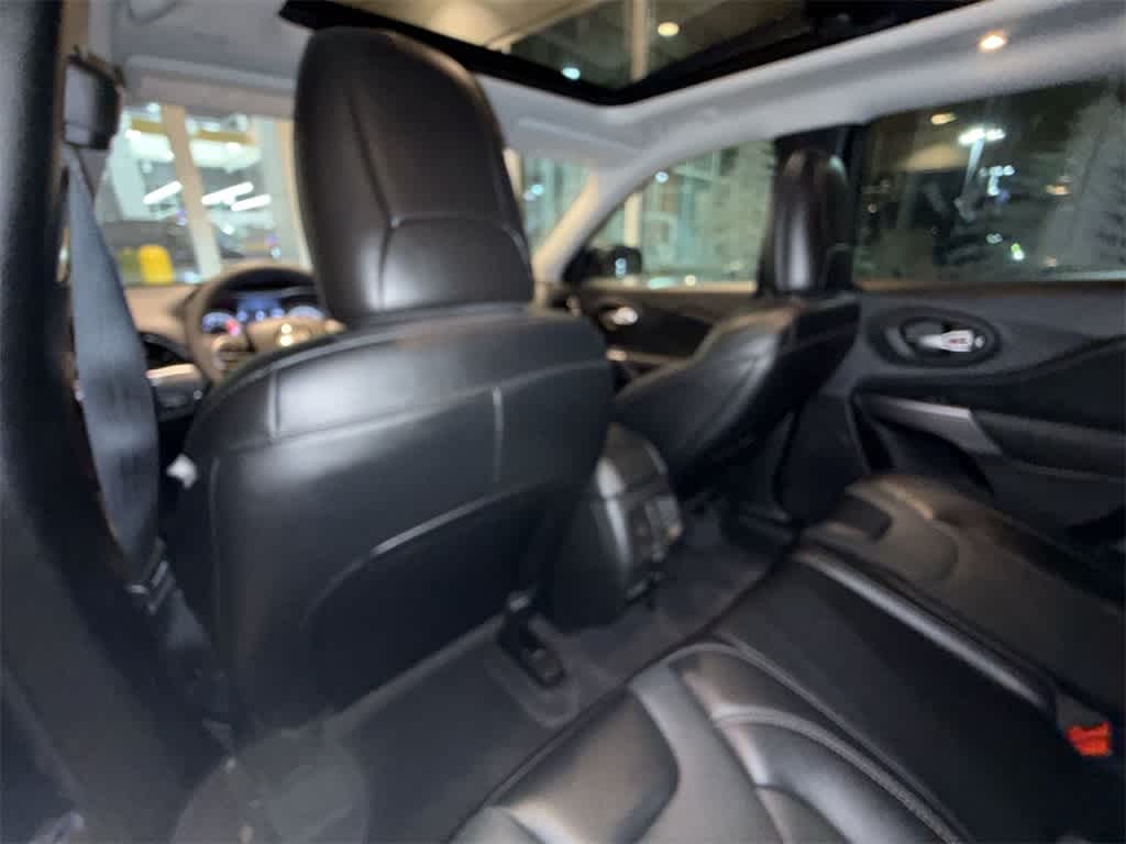 Thumbnail: 2022 Jeep Cherokee - 12