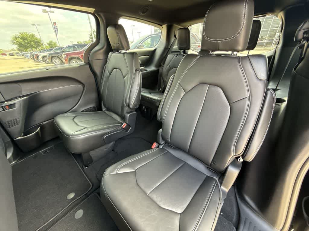 Thumbnail: 2025 Chrysler Pacifica - 12