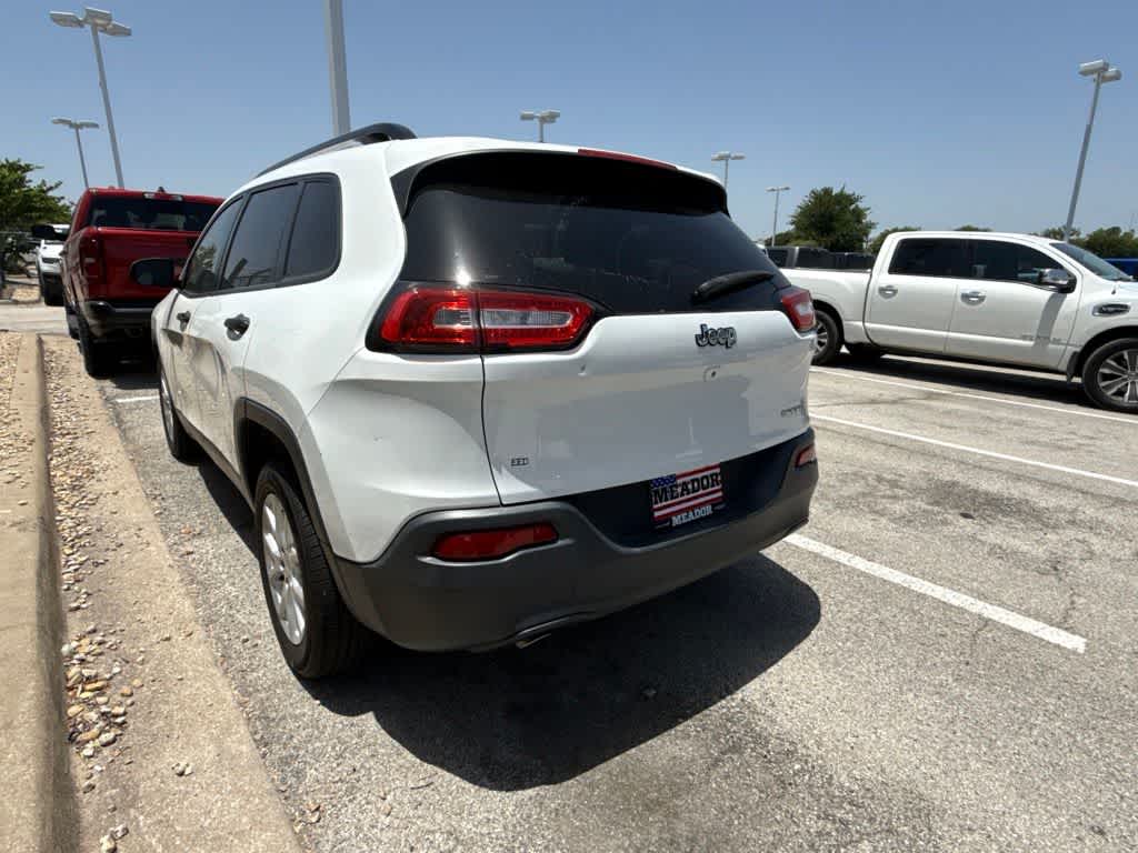 Thumbnail: 2016 Jeep Cherokee - 4