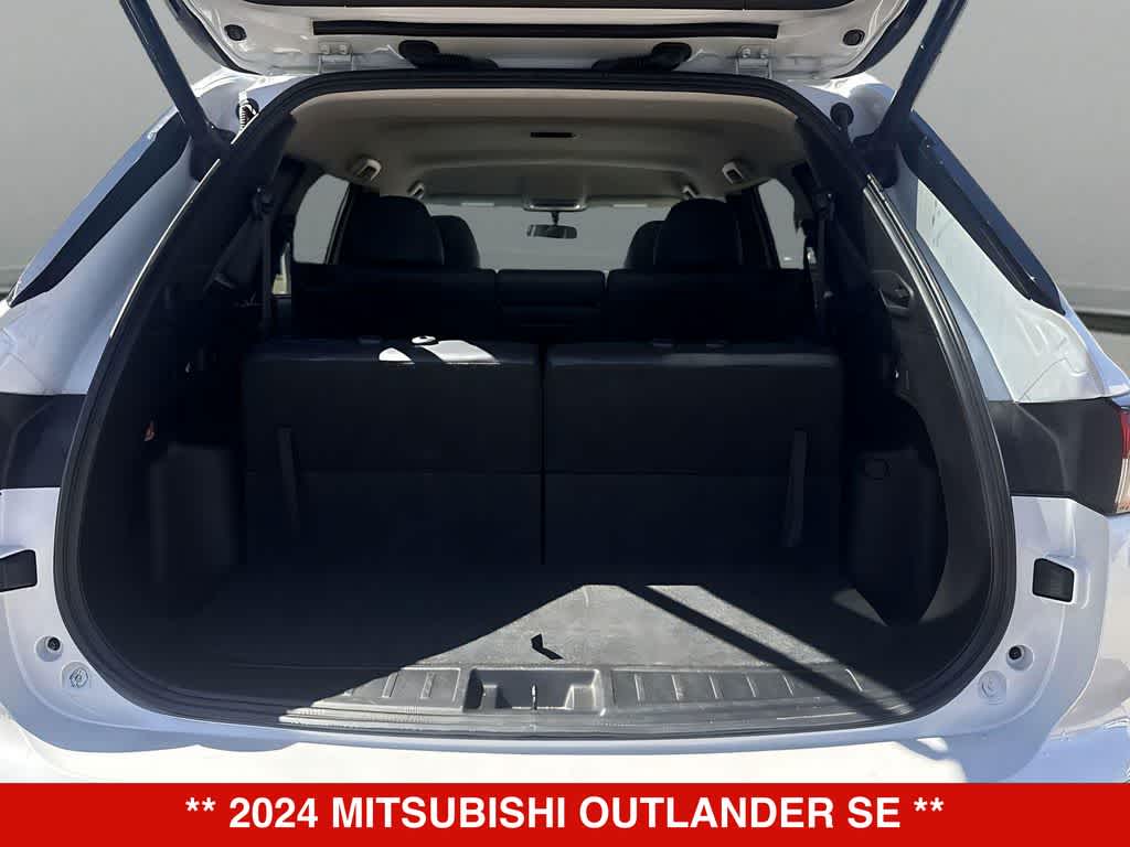 Thumbnail: 2024 Mitsubishi Outlander - 16