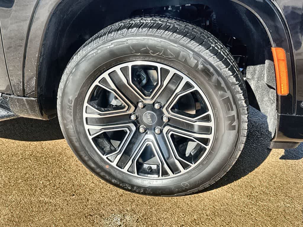 Thumbnail: 2026 Jeep Grand Wagoneer - 9