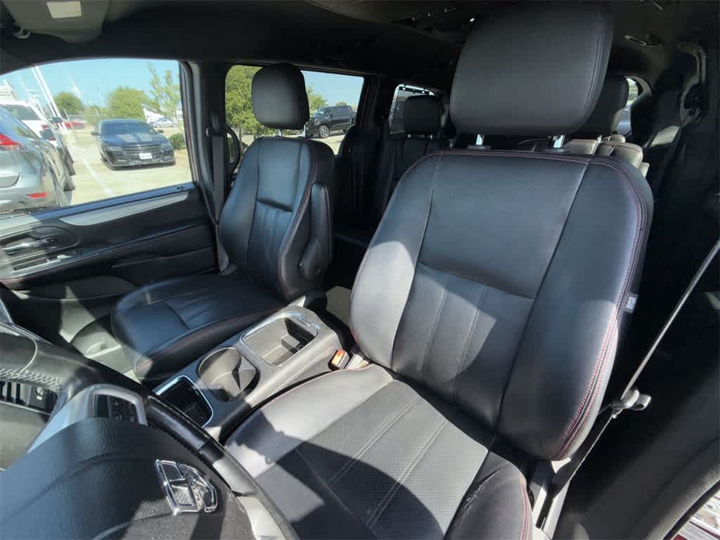Thumbnail: 2017 Dodge Grand Caravan - 9