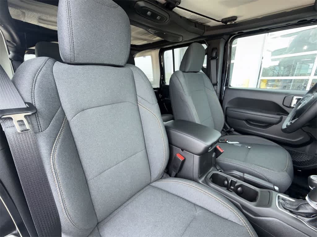 Thumbnail: 2025 Jeep Wrangler - 14