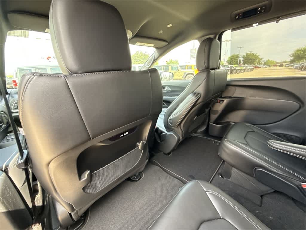 Thumbnail: 2025 Chrysler Pacifica - 11