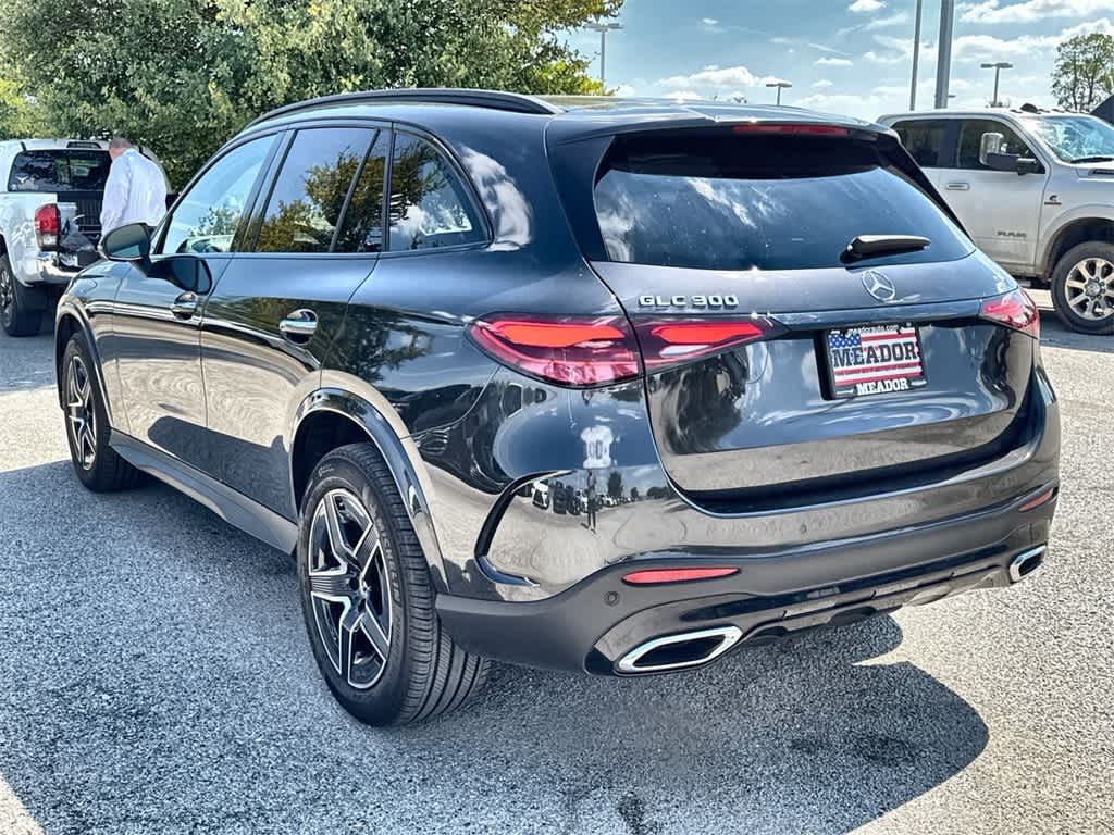 2025 Mercedes Benz GLC 300 photo 4