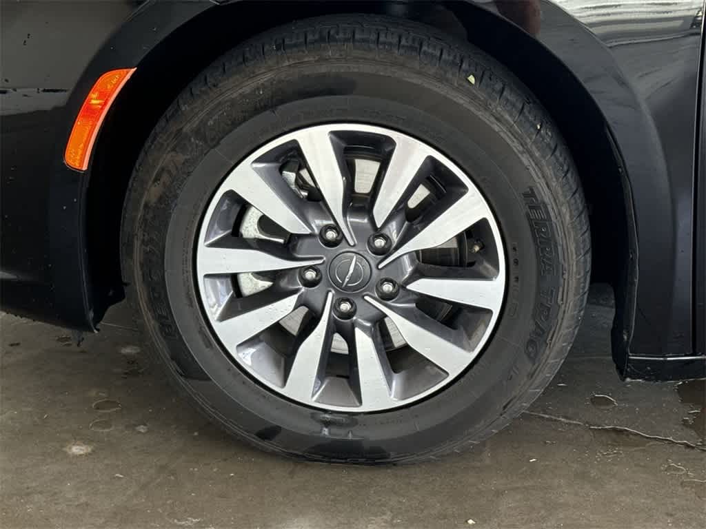 Thumbnail: 2024 Chrysler Pacifica - 9