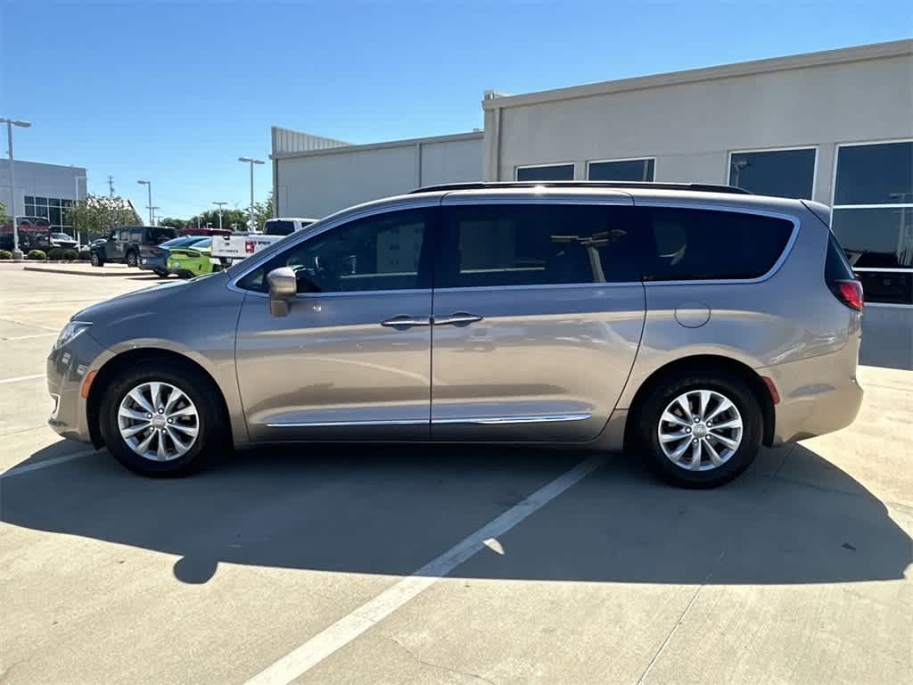 2017 Chrysler Pacifica Touring-L 3