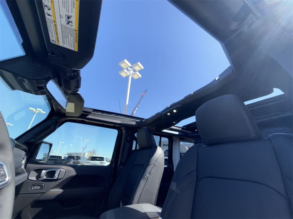 Thumbnail: 2025 Jeep Wrangler - 27