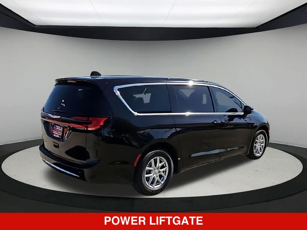 Thumbnail: 2026 Chrysler Pacifica - 8