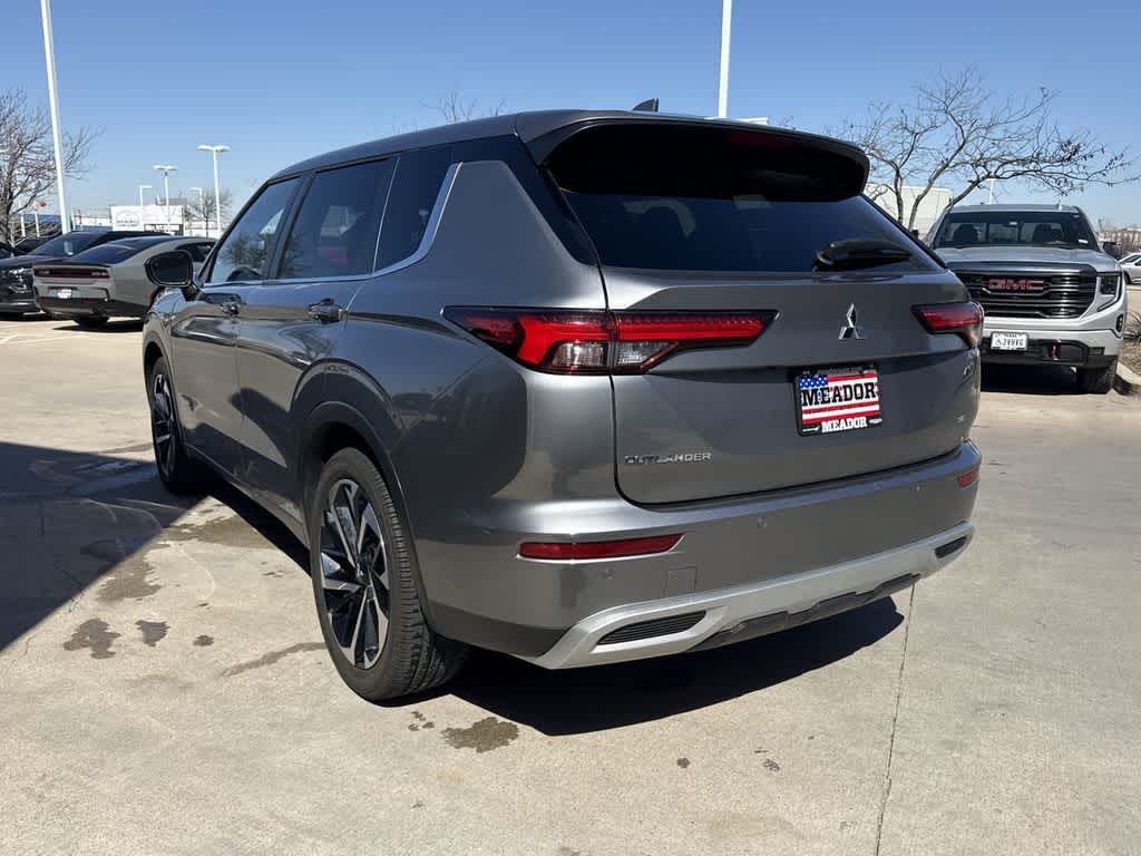 Thumbnail: 2024 Mitsubishi Outlander - 4
