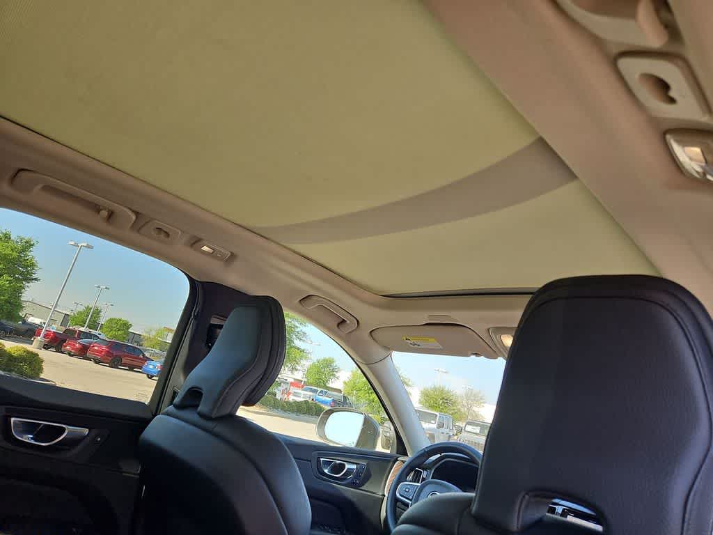 Thumbnail: 2022 Volvo XC60 - 23