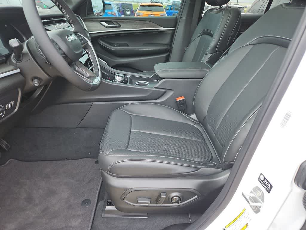 Thumbnail: 2026 Jeep Grand Cherokee - 17