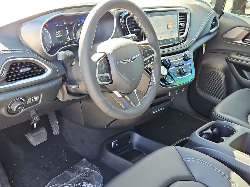 Thumbnail: 2026 Chrysler Pacifica - 10