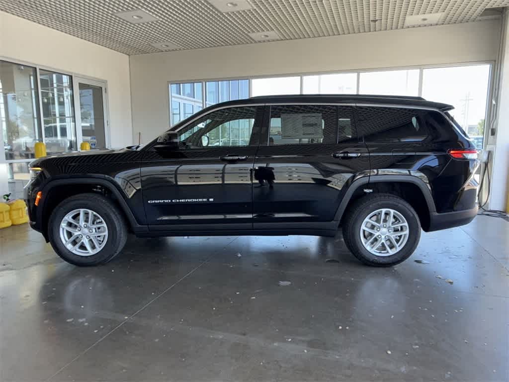2025 Jeep Grand Cherokee Laredo X photo 3