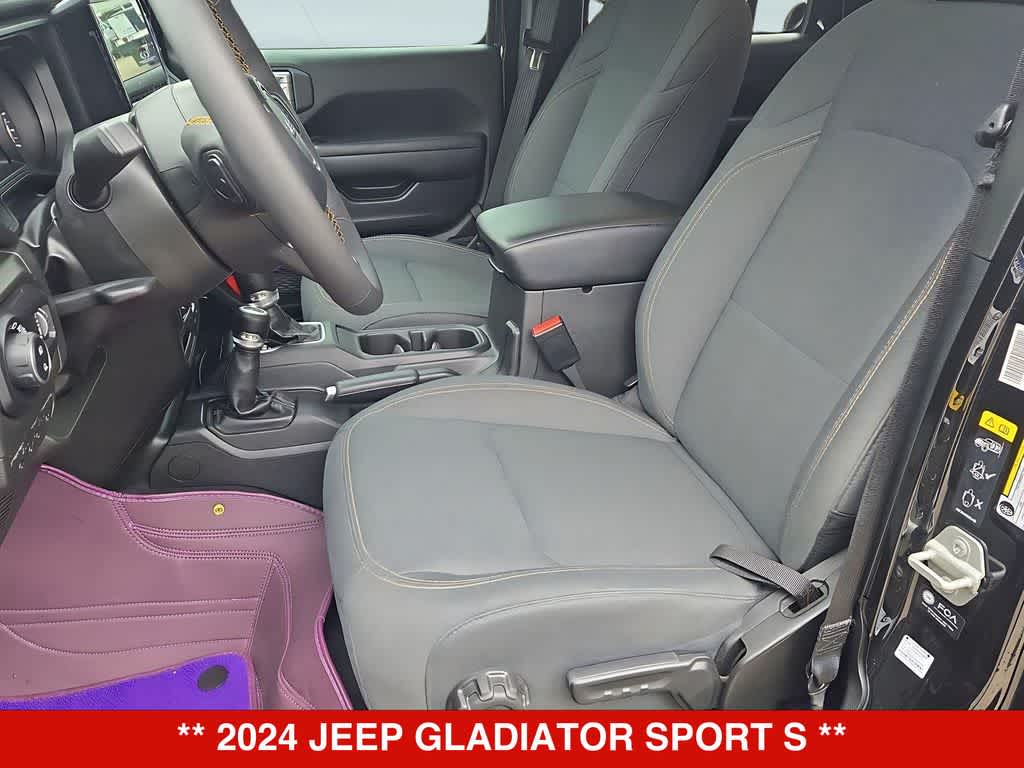 Thumbnail: 2024 Jeep Gladiator - 17