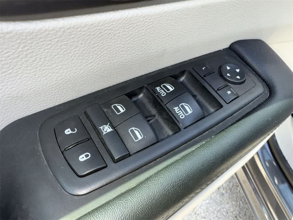 Thumbnail: 2017 Chrysler Pacifica - 26
