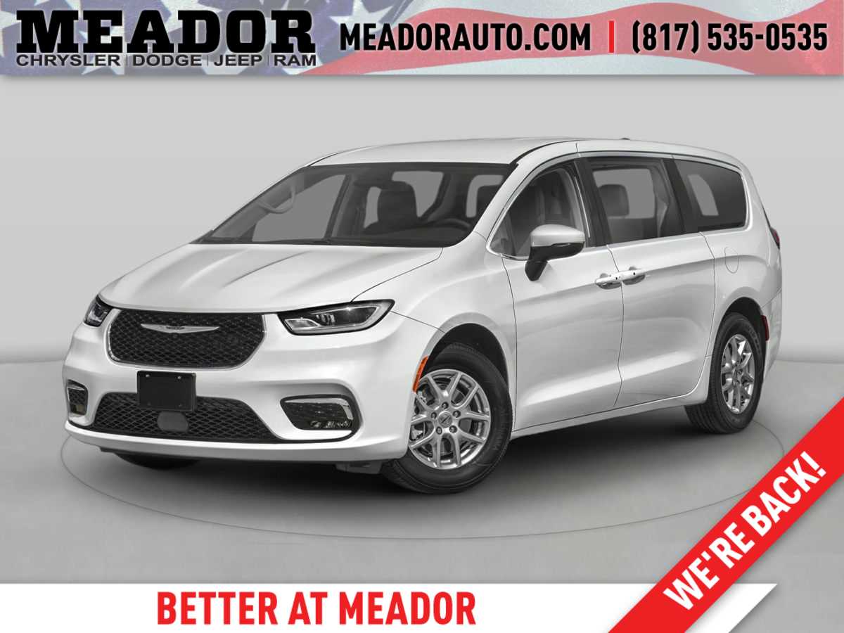 2024 Chrysler Pacifica Touring L's photo