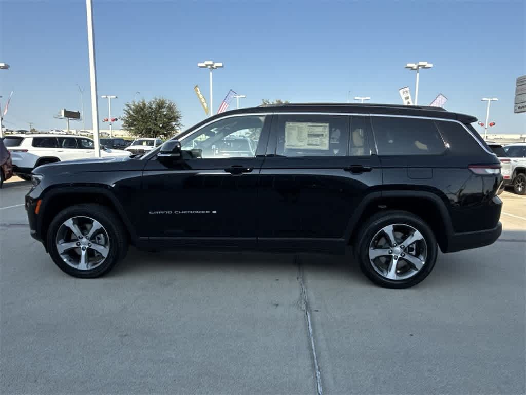 2025 Jeep Grand Cherokee Limited photo 3