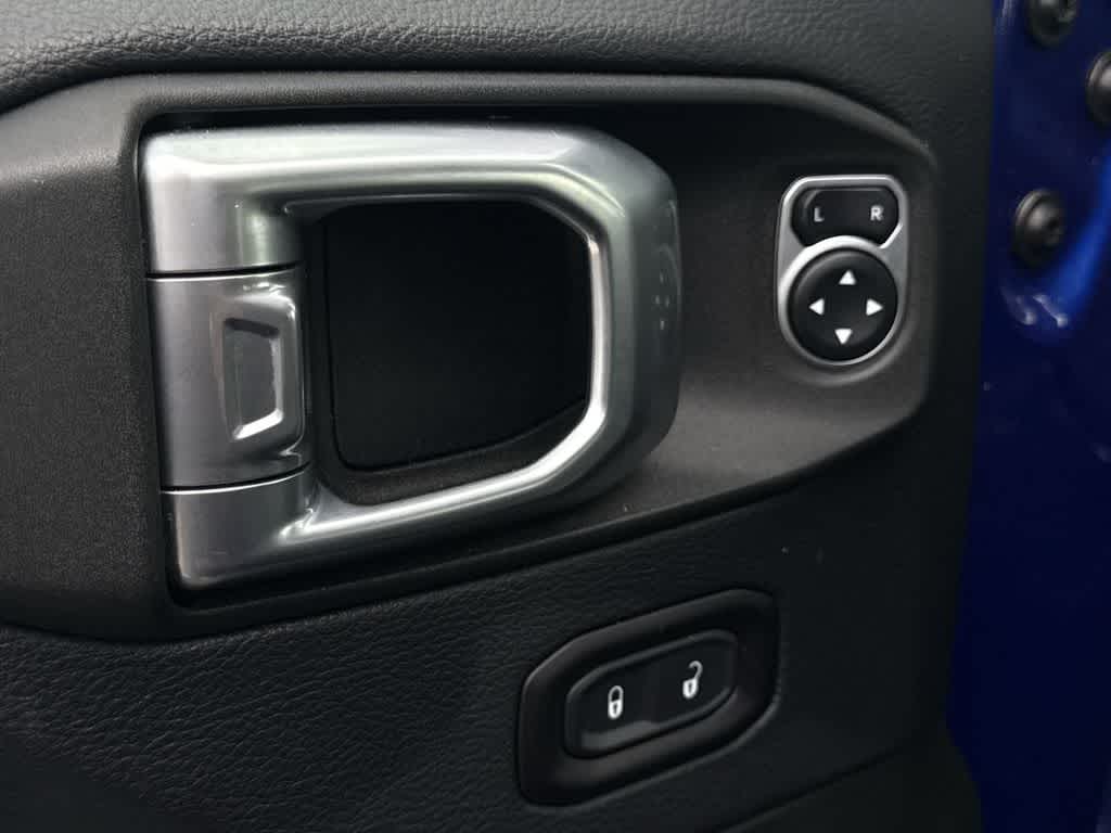 Thumbnail: 2019 Jeep Wrangler - 24