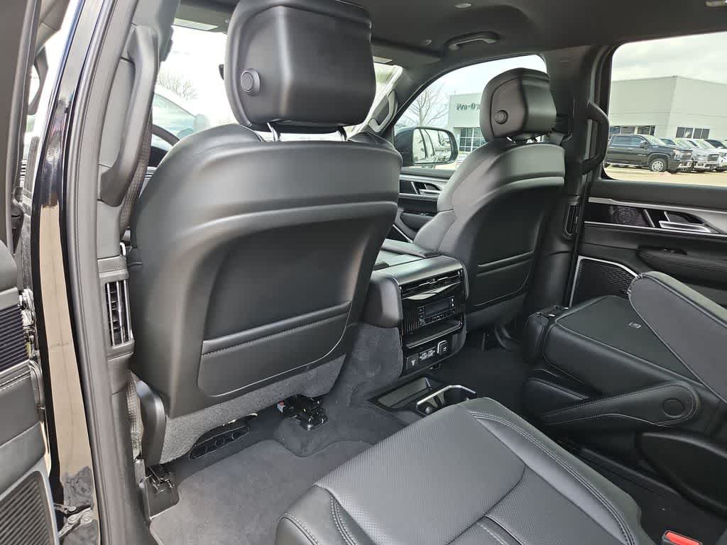 Thumbnail: 2026 Jeep Grand Wagoneer - 18