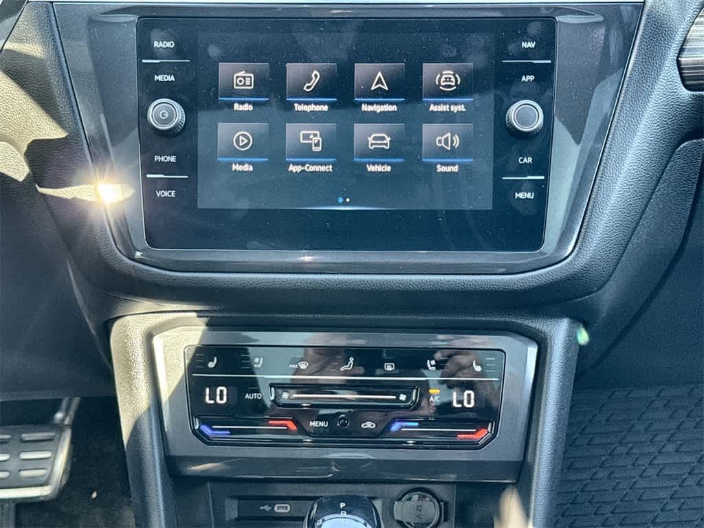 Thumbnail: 2023 Volkswagen Tiguan - 15