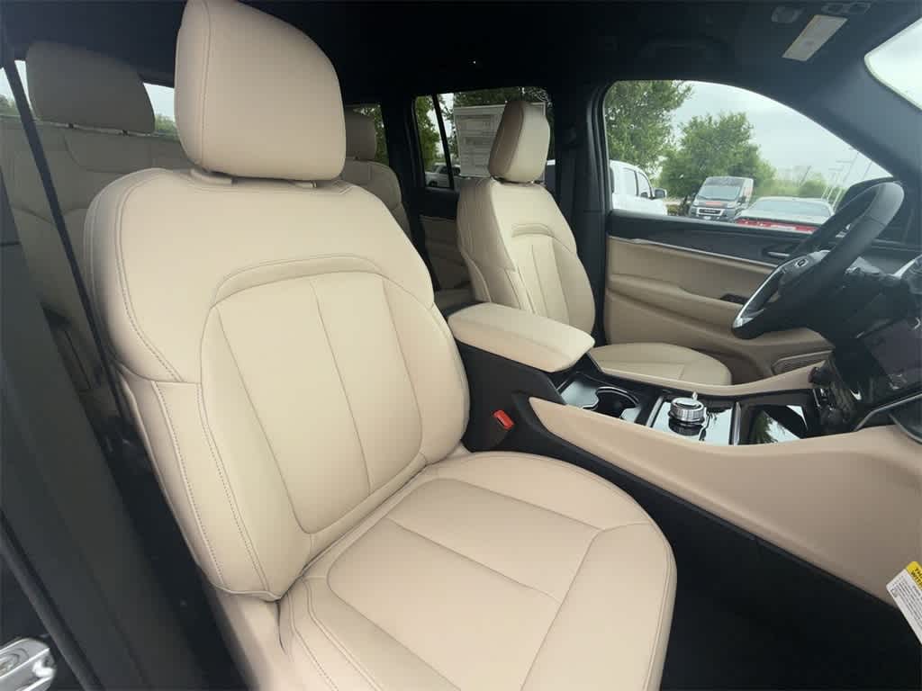 2025 Jeep Grand Cherokee Limited Edition 13